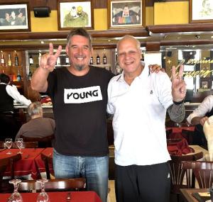 Puella junto con Pablo Valenti, conductor del programa de radio Goles & Rocanroles de FM 3 ciudades 96.3 (14/02/2025)